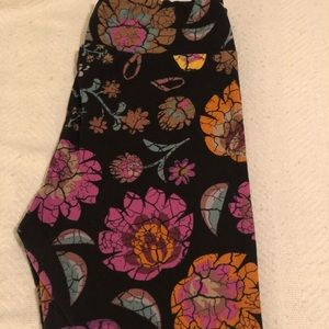 Lularoe TC Leggings Fits Women Size 12 to 18